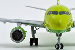 GeminiJets: Airbus A320 S7 Airlines   1:200