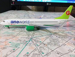 Модель JC Wings XX2884 Boeing 737-800 S7 Airlines oneworld