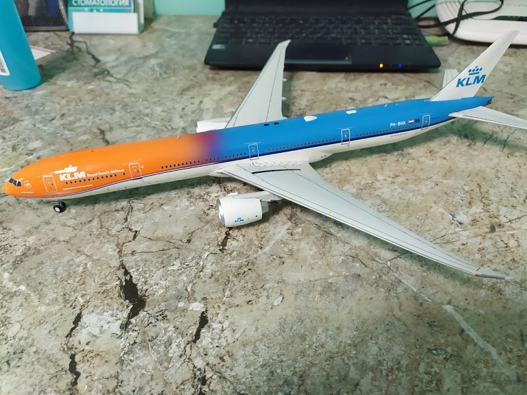  1 :200 .  3 . KLM