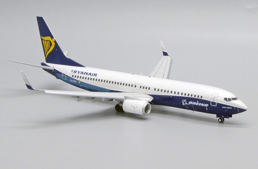 Boeing 737-800 ( )